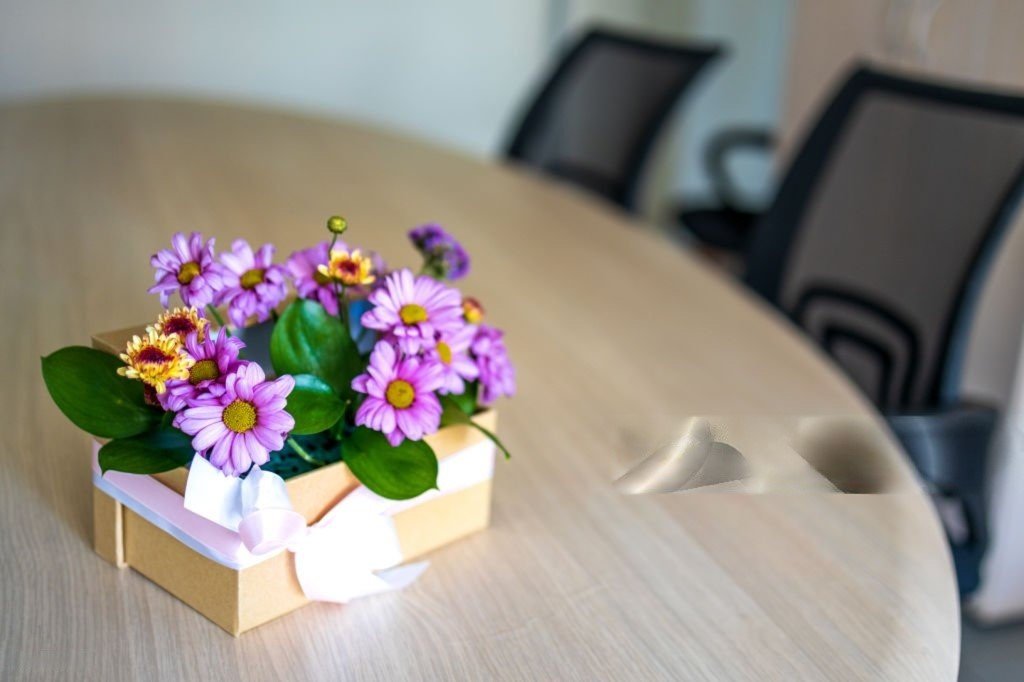 10 Creative Corporate Flower Arrangement Ideas to Transform Your Office Space