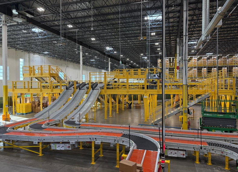 The Rise of AMR Warehouse Robots: Improving Efficiency and Reducing Labor Costs